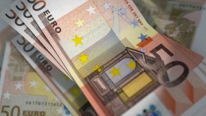 Busta paga, ad aprile nuova indennità di vacanza contrattuale e cuneo fiscale