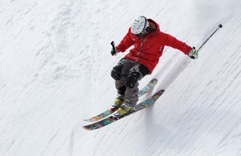 10 regole per sciare in montagna in sicurezza 