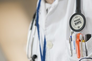 Cosa rischia chi presenta un certificato medico falso?