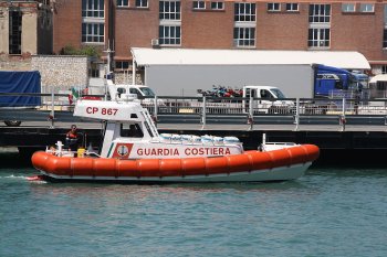Incendiata un'auto della Guardia Costiera, SIM Marina: "Riconoscere l'attività di polizia giudiziaria"
