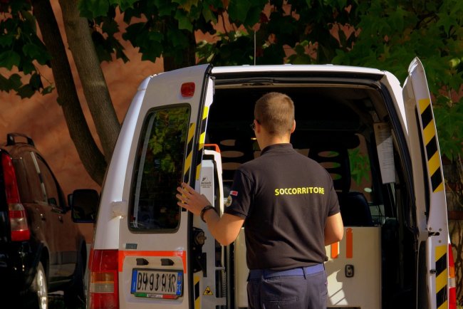 Quanto guadagna e come diventare autista di ambulanza: la guida completa