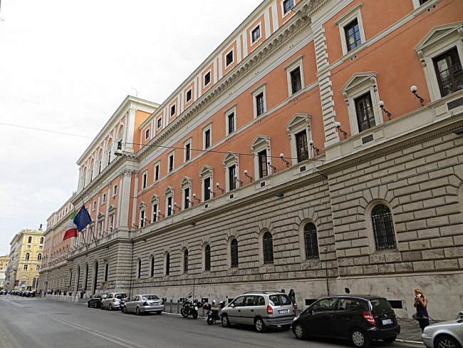 Concorso ministero della Difesa 2024, 1.000 posti: requisiti e domanda